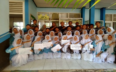 DUKCAPIL Kabupaten Jakarta Pusat MEMFASILITASI LAYANAN PEREKAMAN E-KTP DI SMA GALAJUARA